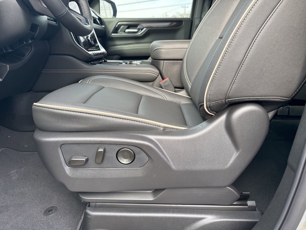 New 2026 GMC Yukon XL Elevation w/ LPO, Elevation Black Package image 18