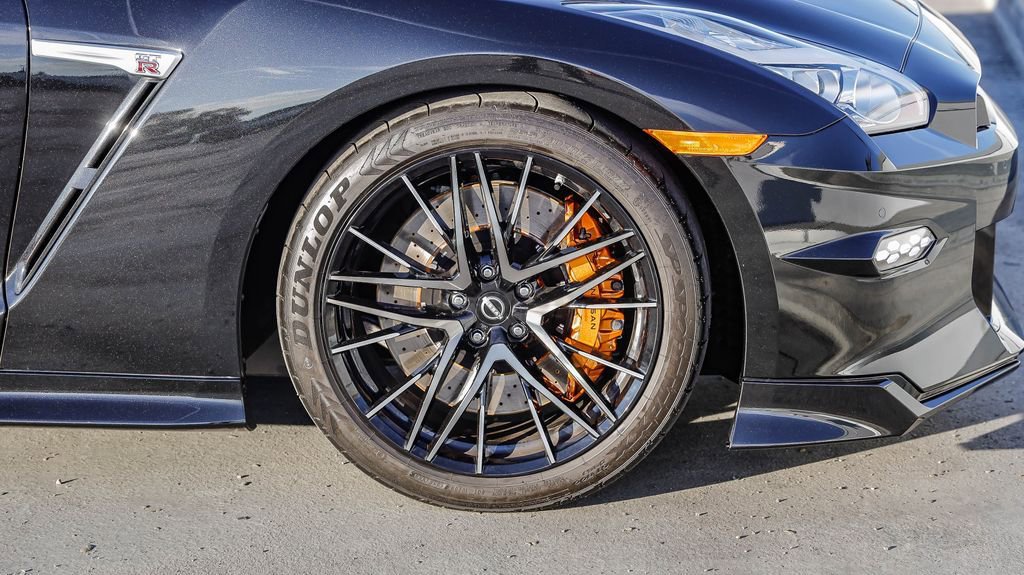 Used 2024 Nissan GT-R Premium w/ Premium Interior Package image 11