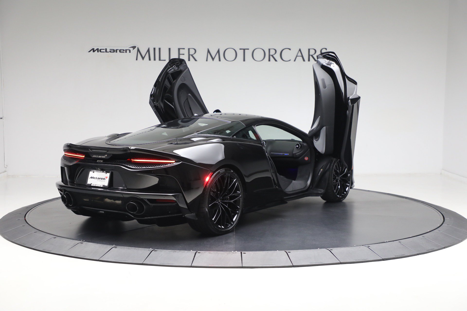 Used 2025 McLaren GTS RWD image 18