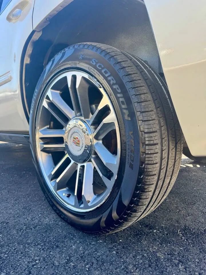 Used 2013 Cadillac Escalade Premium AWD/4WD image 4