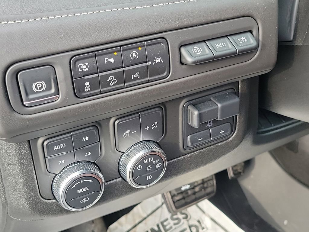Used 2024 GMC Yukon Denali Ultimate image 11