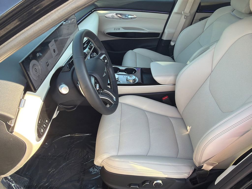 Used 2026 Genesis GV70 2.5T image 9