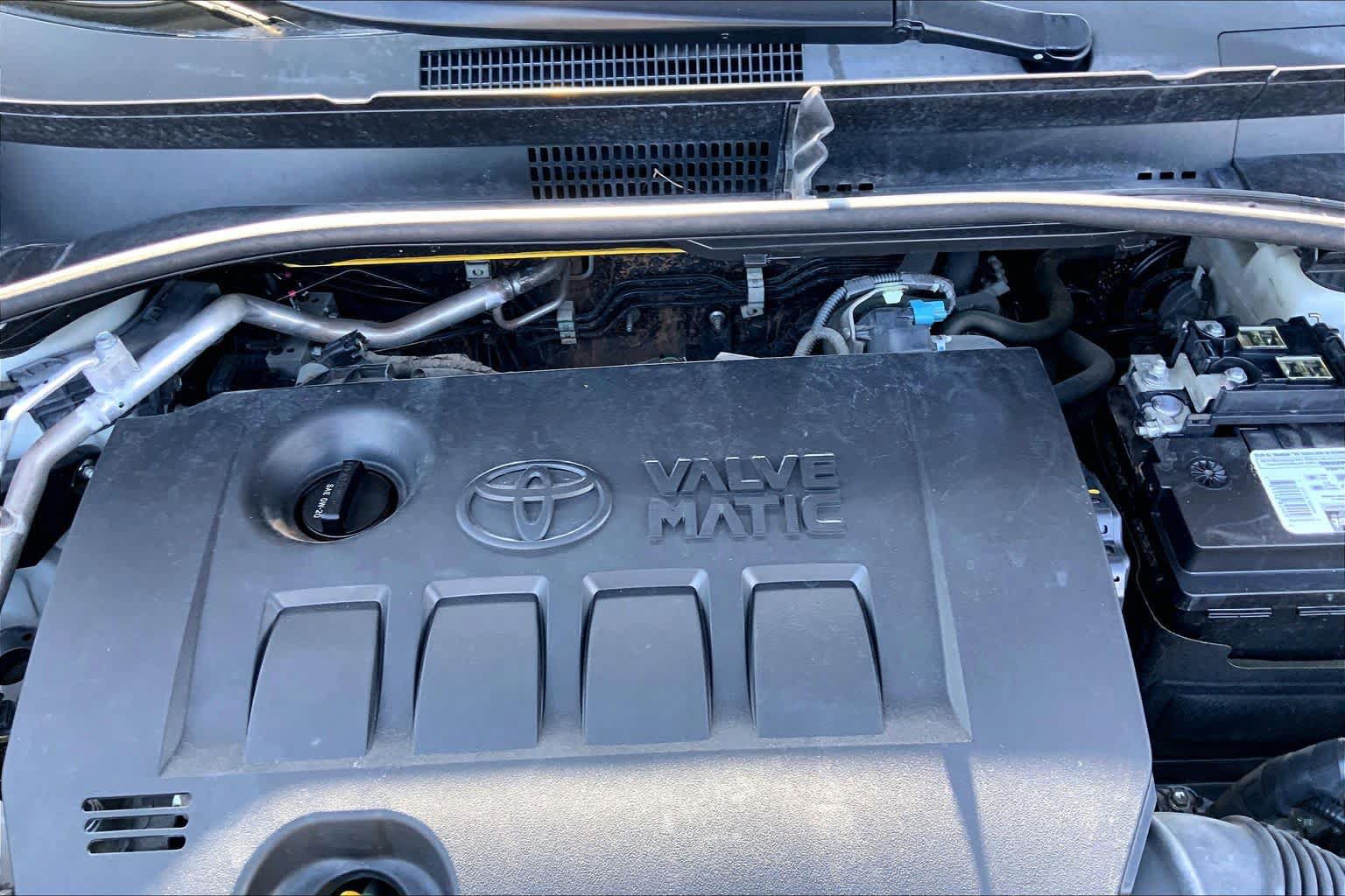 Used 2019 Toyota C-HR XLE FWD image 32
