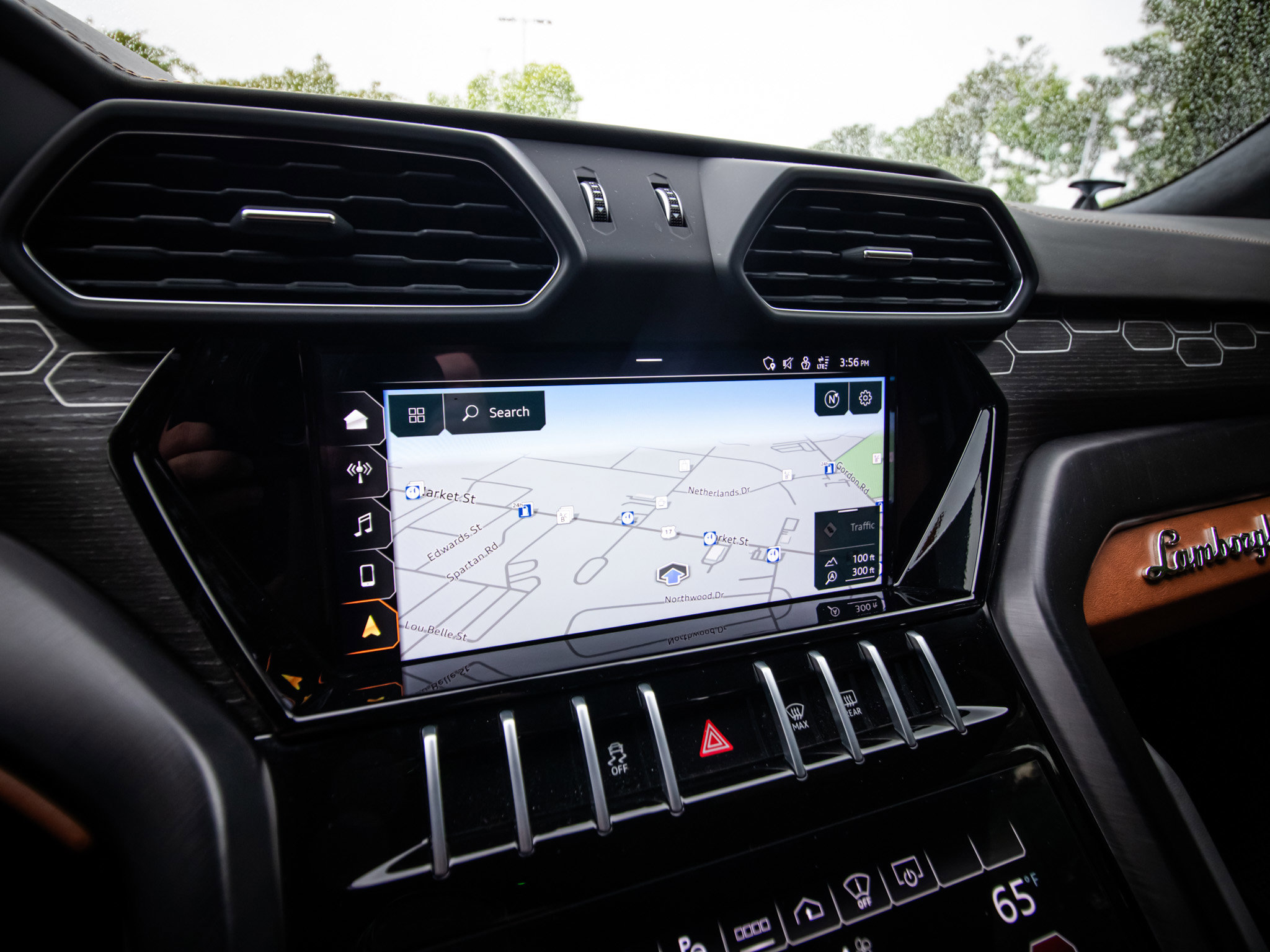 Used 2022 Lamborghini Urus AWD/4WD image 25
