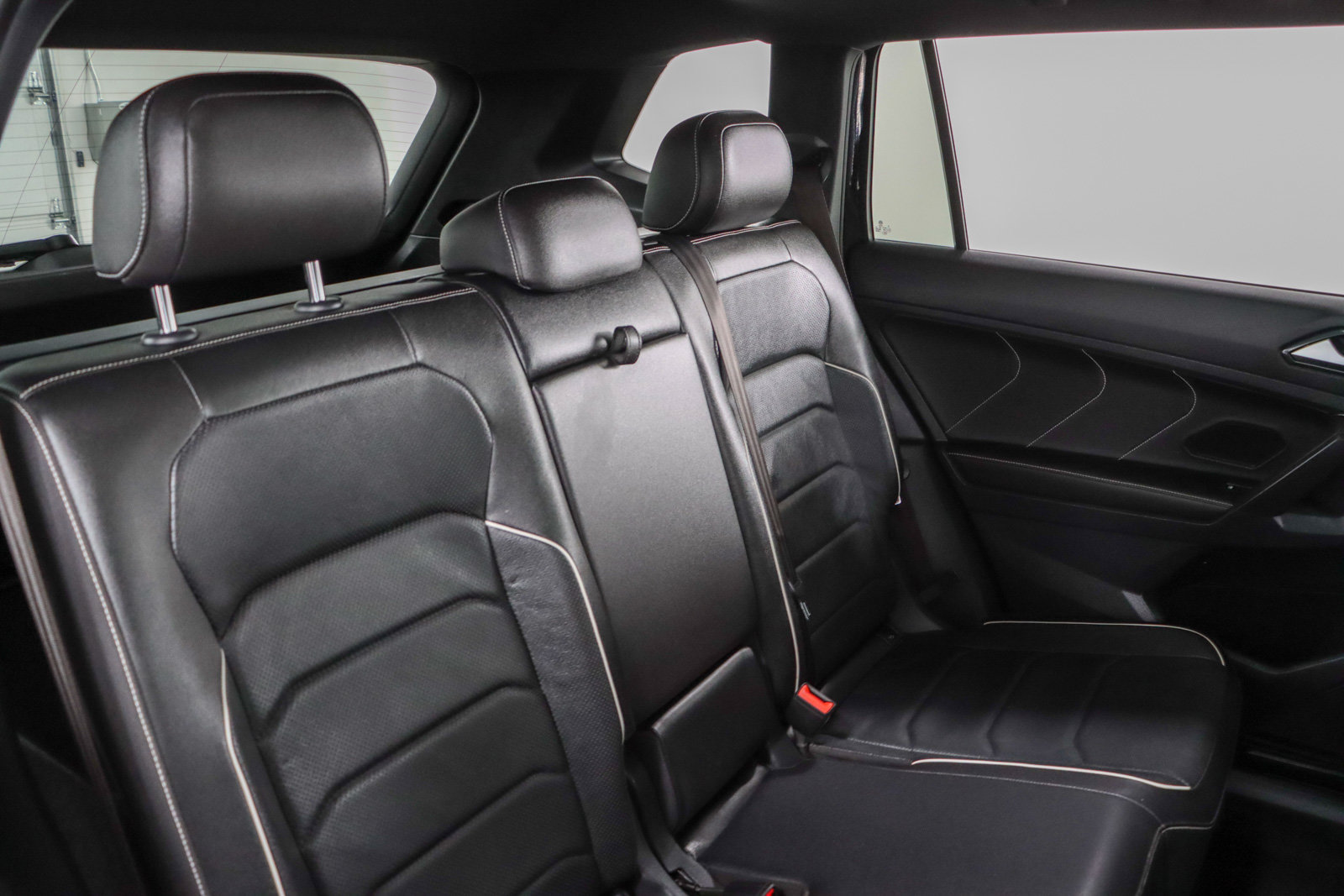 Used 2022 Volkswagen Tiguan SEL R-Line AWD/4WD image 30