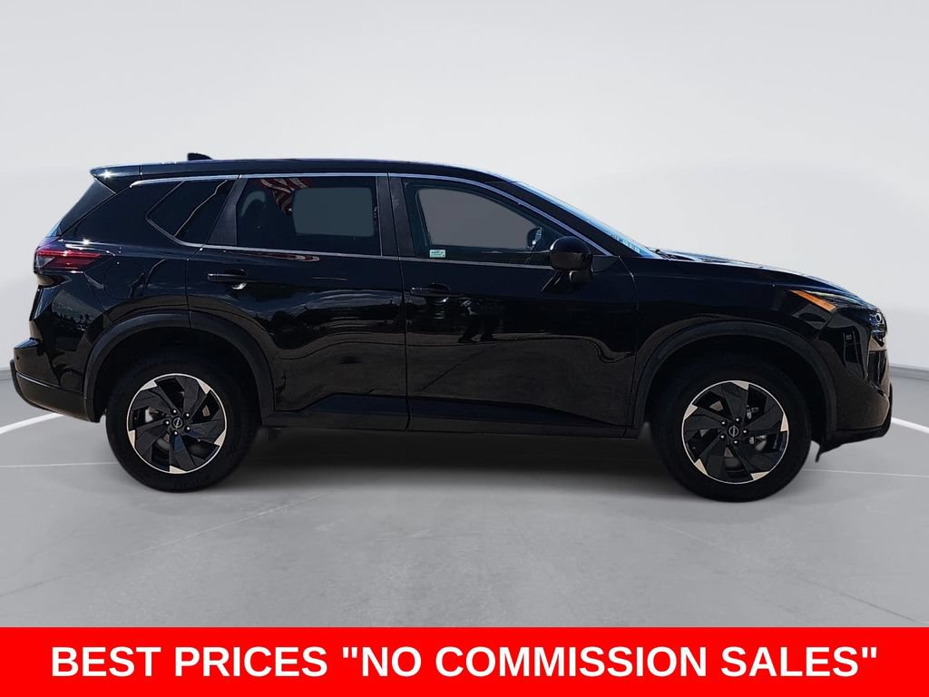 Used 2024 Nissan Rogue SV AWD/4WD image 2