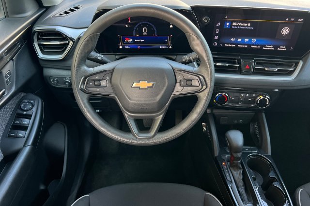 Used 2025 Chevrolet TrailBlazer LT FWD image 16