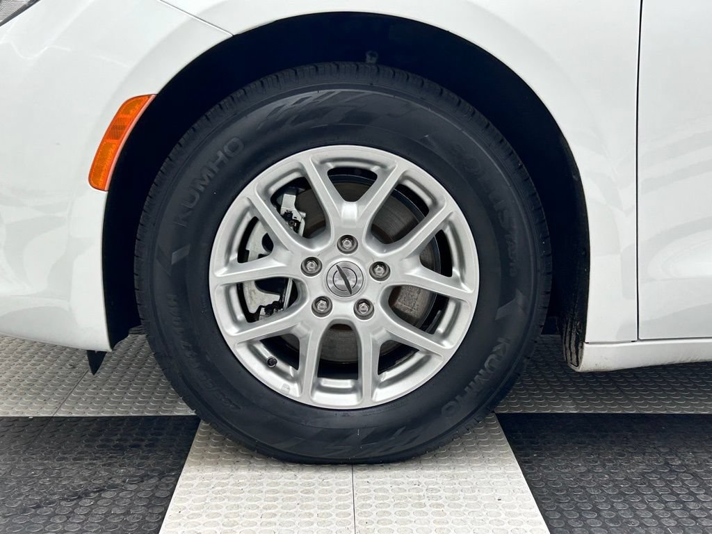 Certified 2021 Chrysler Voyager Lxi FWD image 8