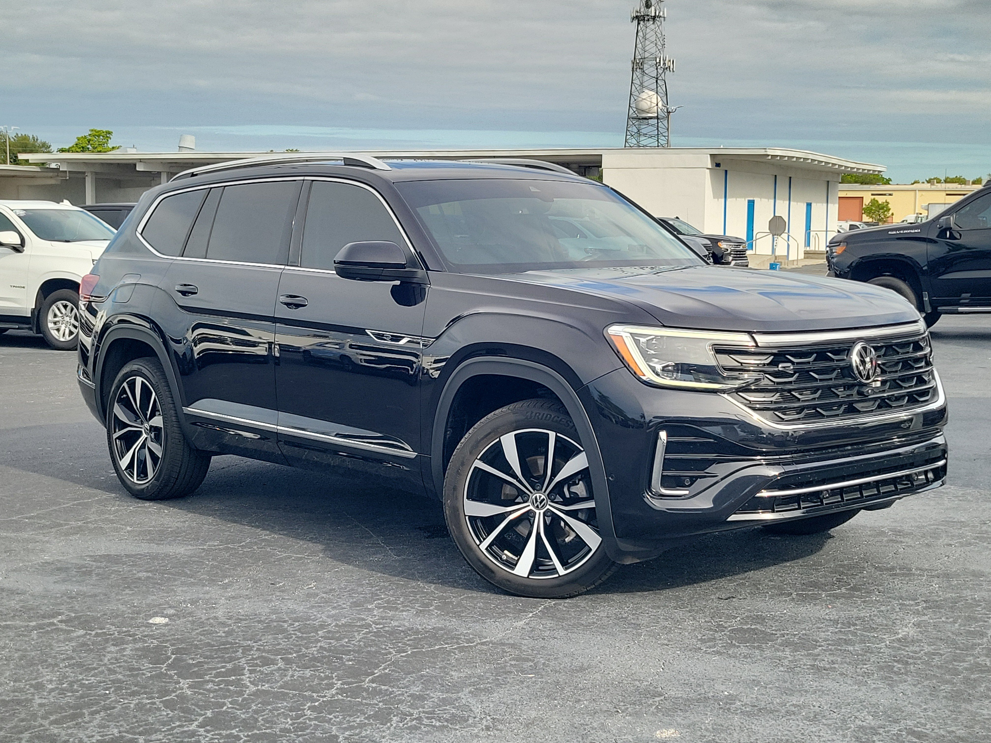 Used 2024 Volkswagen Atlas SEL Premium R-Line AWD/4WD image 33