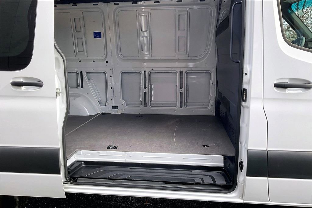 Used 2025 Mercedes-Benz Sprinter 2500 image 7