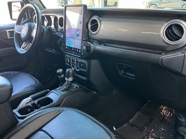 Used 2018 Jeep Wrangler Unlimited Sahara AWD/4WD image 36