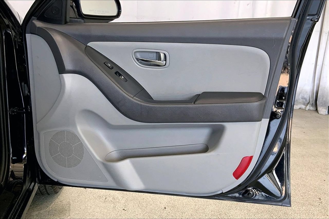 Used 2010 Hyundai Elantra GLS FWD image 25