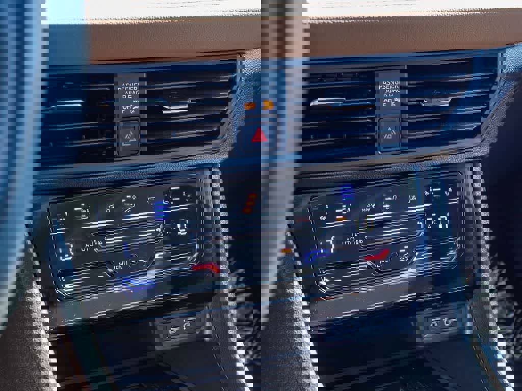 Used 2025 Volkswagen Jetta SEL image 22