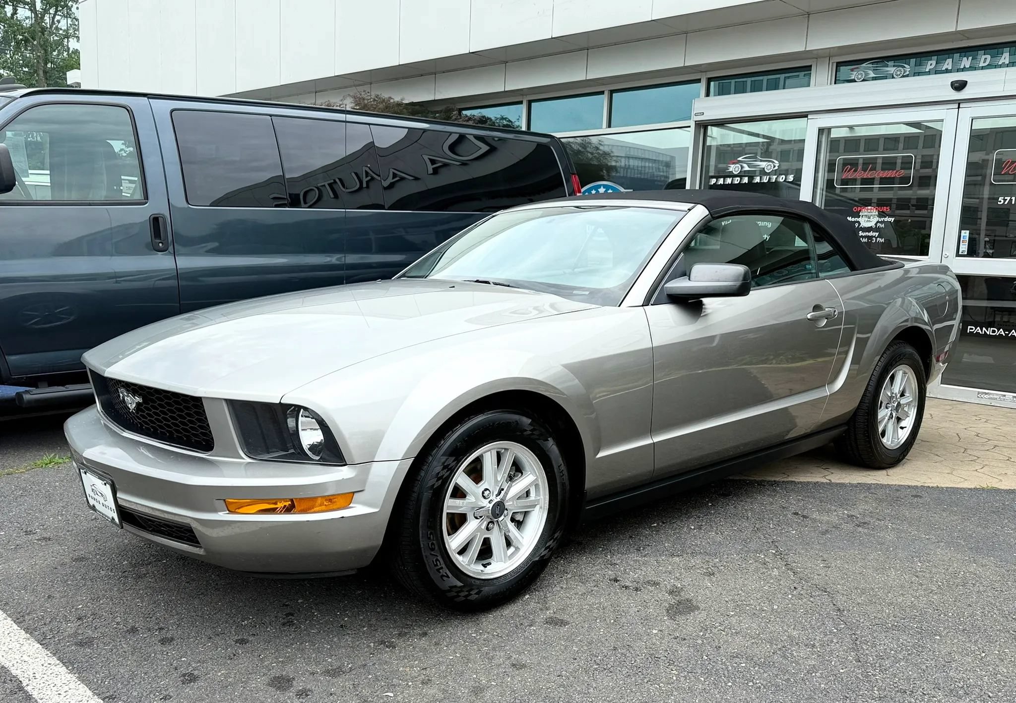 Used 2008 Ford Mustang Convertible RWD image 4