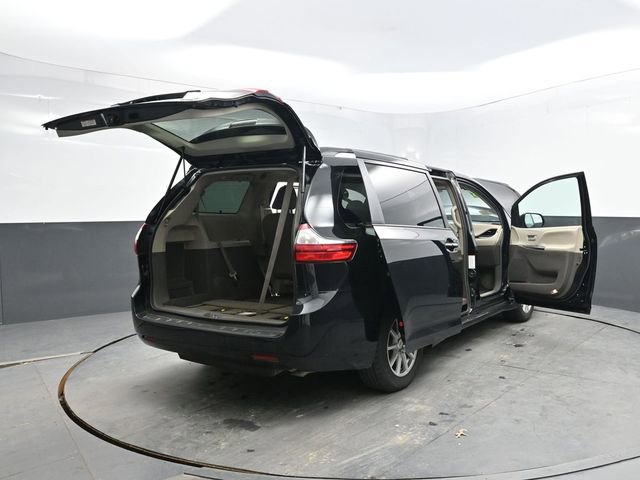 Used 2018 Toyota Sienna XLE AWD/4WD image 37