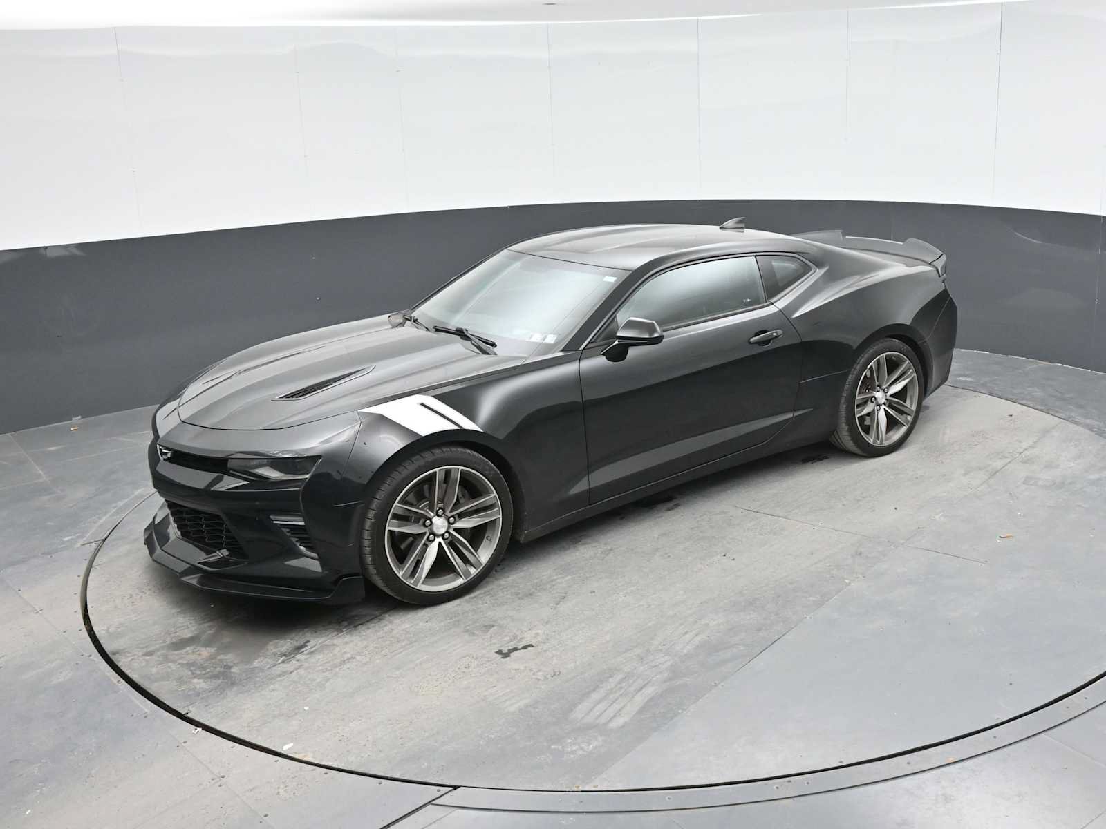 Used 2018 Chevrolet Camaro SS RWD image 15
