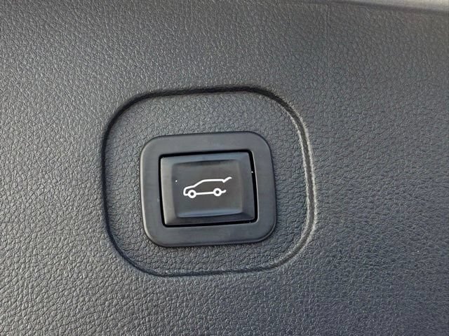 Used 2017 Chevrolet Equinox Premier w/ Enhanced Convenience Package FWD image 8
