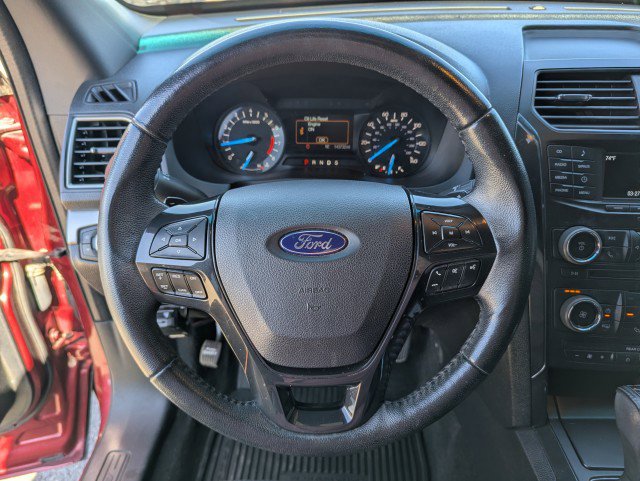Used 2016 Ford Explorer XLT image 13