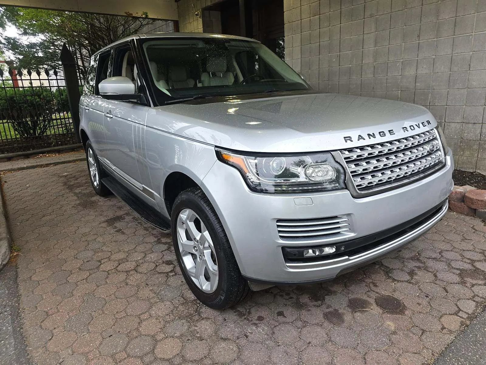 Used 2014 Land Rover Range Rover HSE AWD/4WD image 4