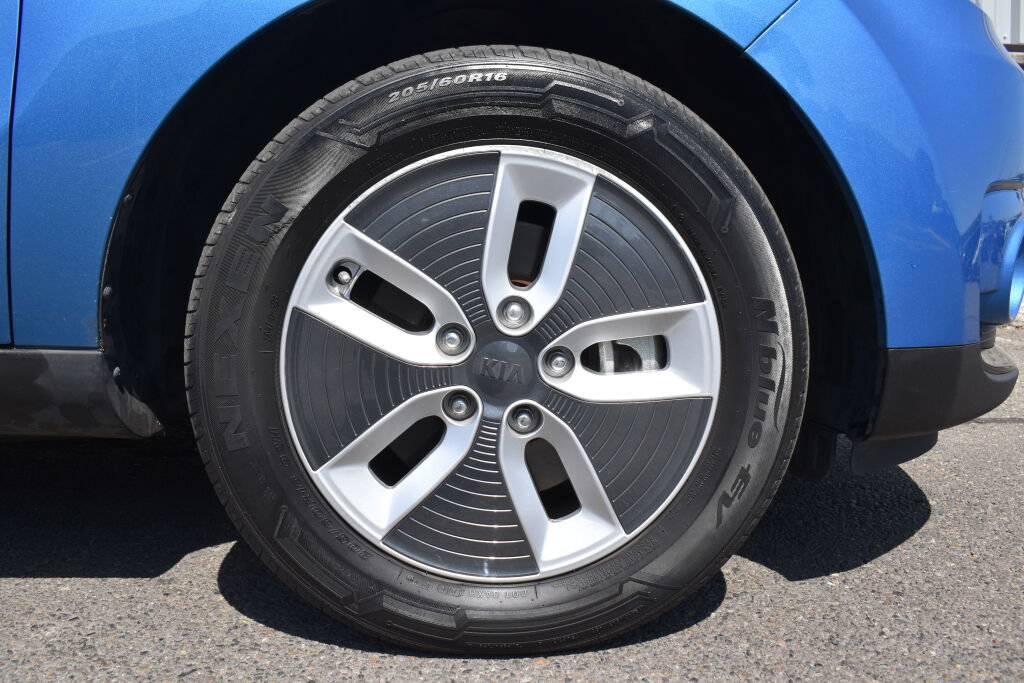 Used 2017 Kia Soul EV FWD image 28