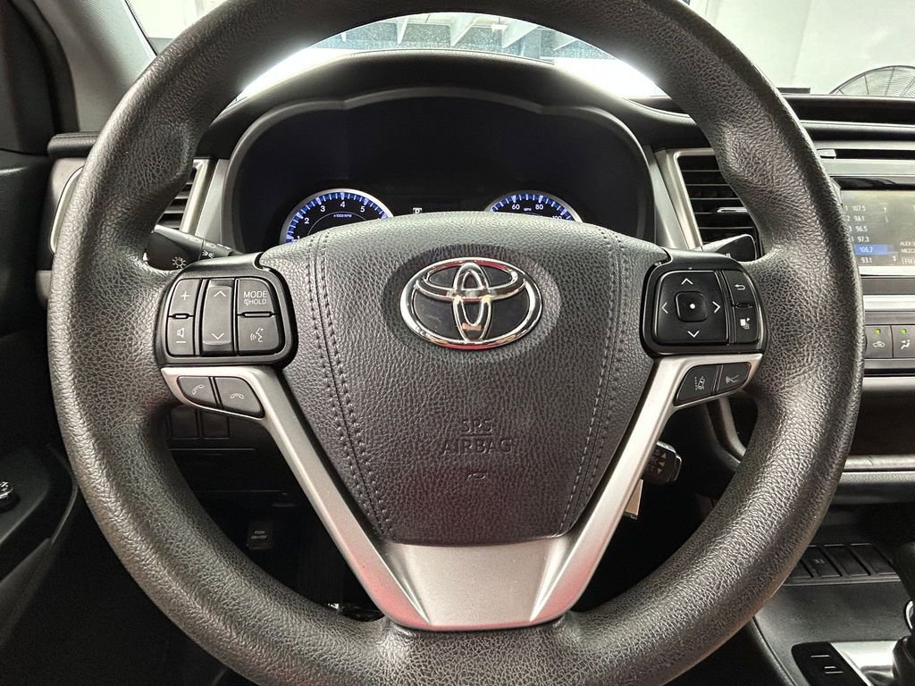 Used 2019 Toyota Highlander LE FWD image 25