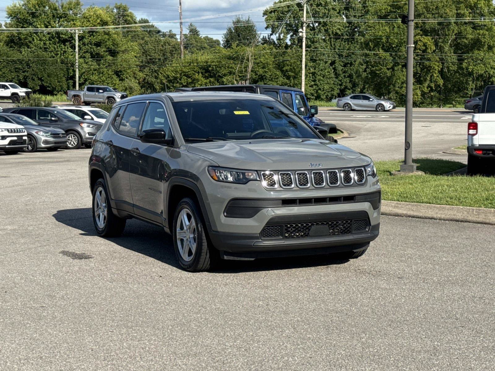 Certified 2023 Jeep Compass Sport AWD/4WD image 3