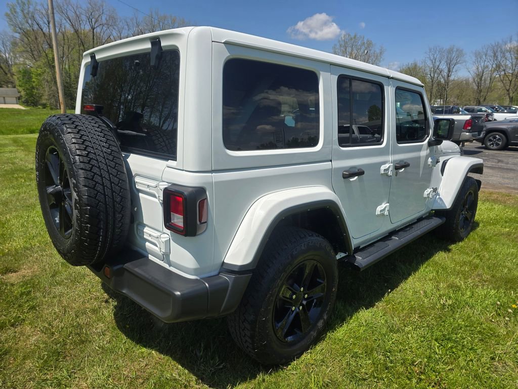Used 2023 Jeep Wrangler Unlimited Sahara AWD/4WD image 7