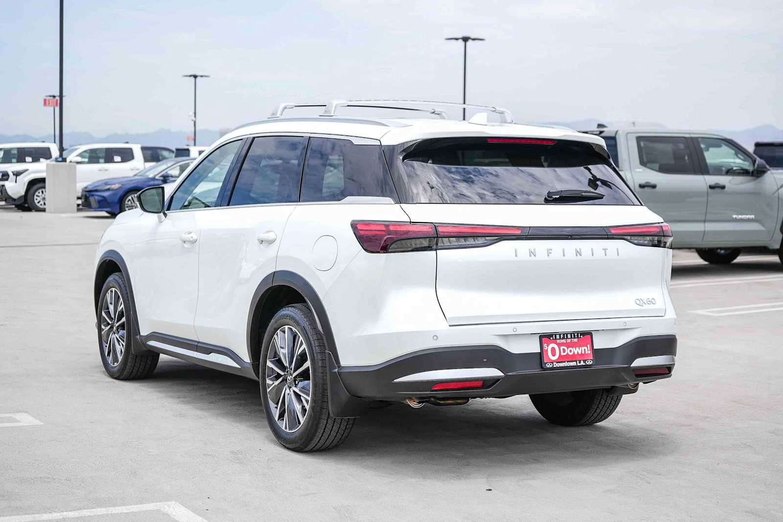 Used 2026 INFINITI QX60 Luxe w/ Cargo Package FWD image 8