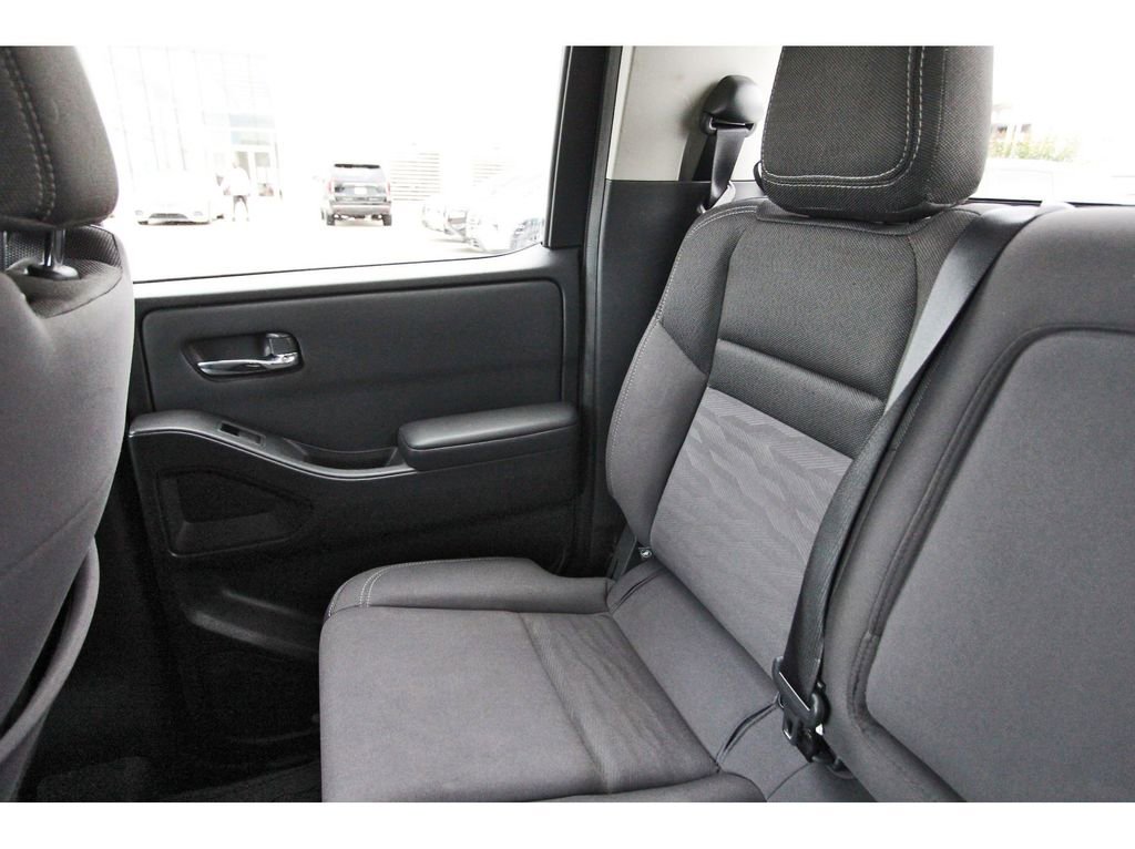Used 2022 Nissan Frontier SV AWD/4WD image 9