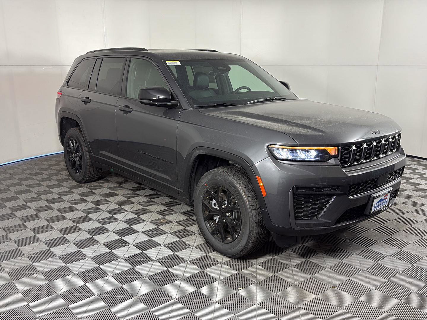 New 2026 Jeep Grand Cherokee Altitude AWD/4WD image 2