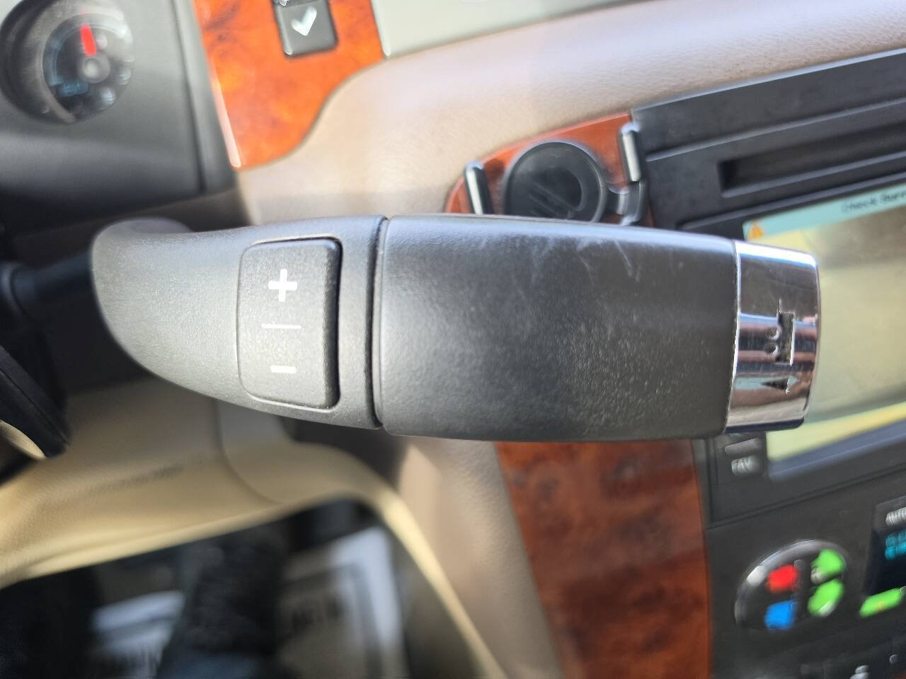 Used 2010 Chevrolet Tahoe LTZ AWD/4WD image 29