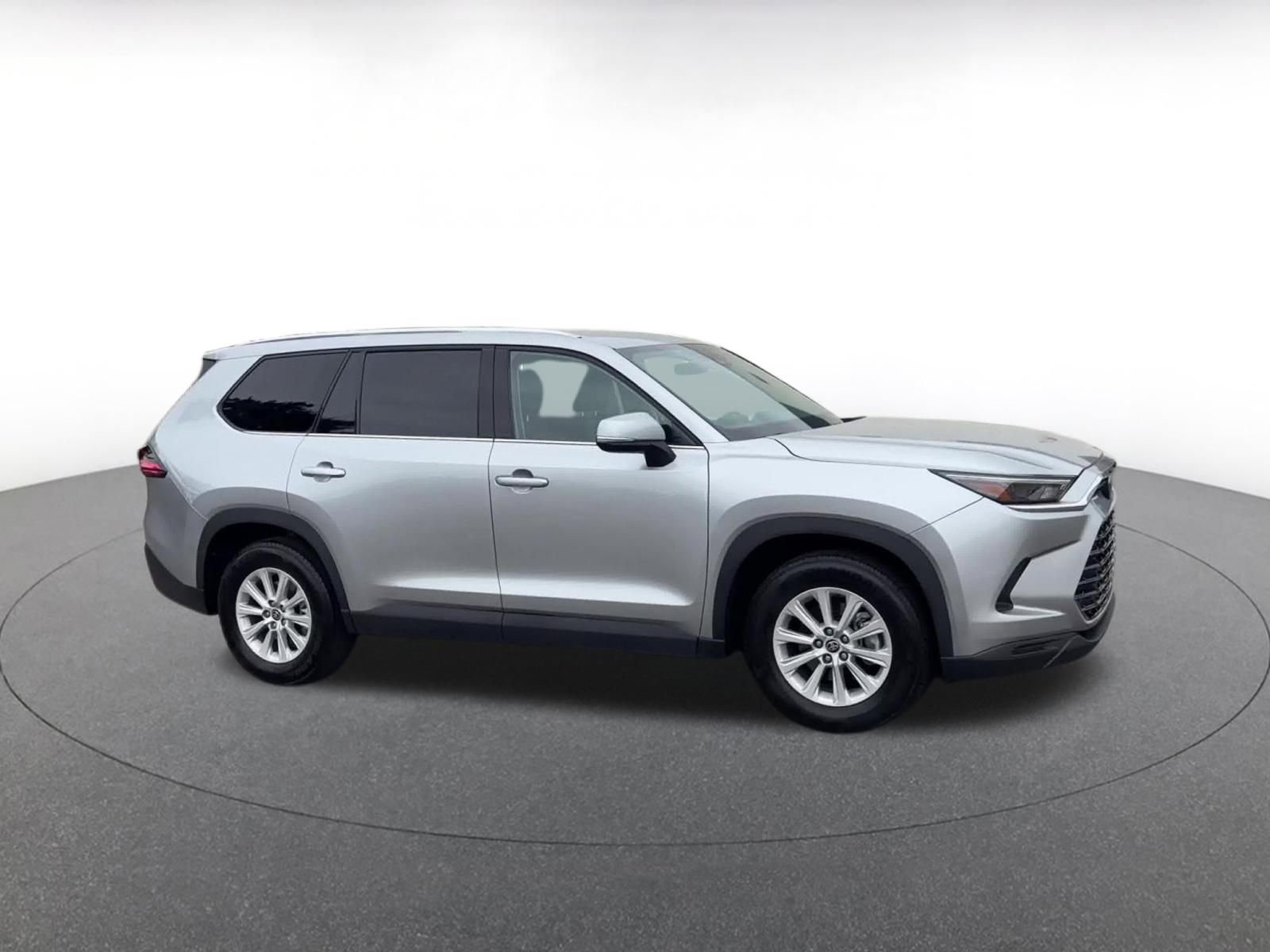 Used 2025 Toyota Grand Highlander FWD image 2