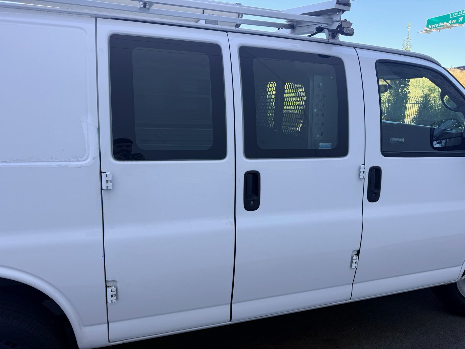 Used 2015 Chevrolet Express 2500 RWD image 35
