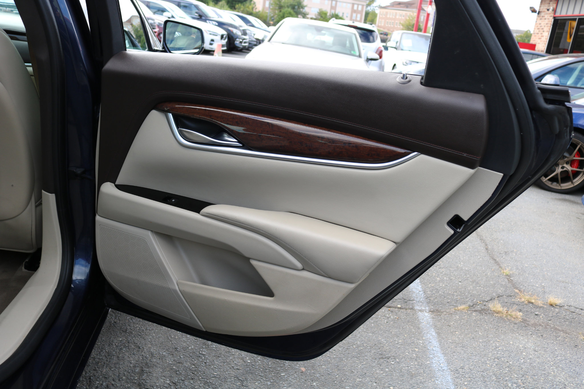 Used 2016 Cadillac XTS Luxury w/ Driver Awareness Package image 30