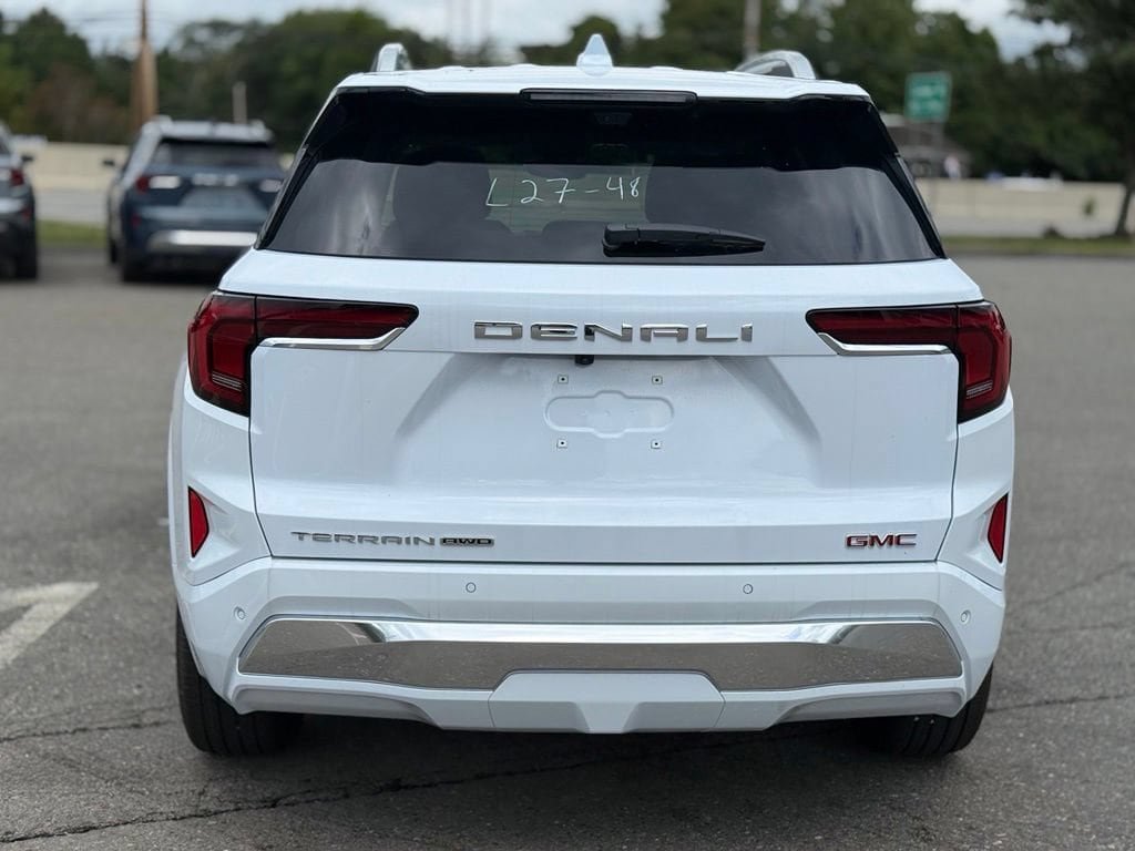 New 2027 GMC Terrain Denali w/ LPO, Floor Liner Package AWD/4WD image 5