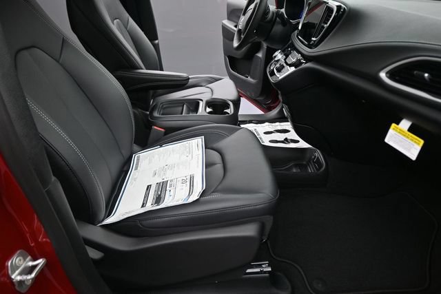 New 2027 Chrysler Pacifica Select AWD/4WD image 22