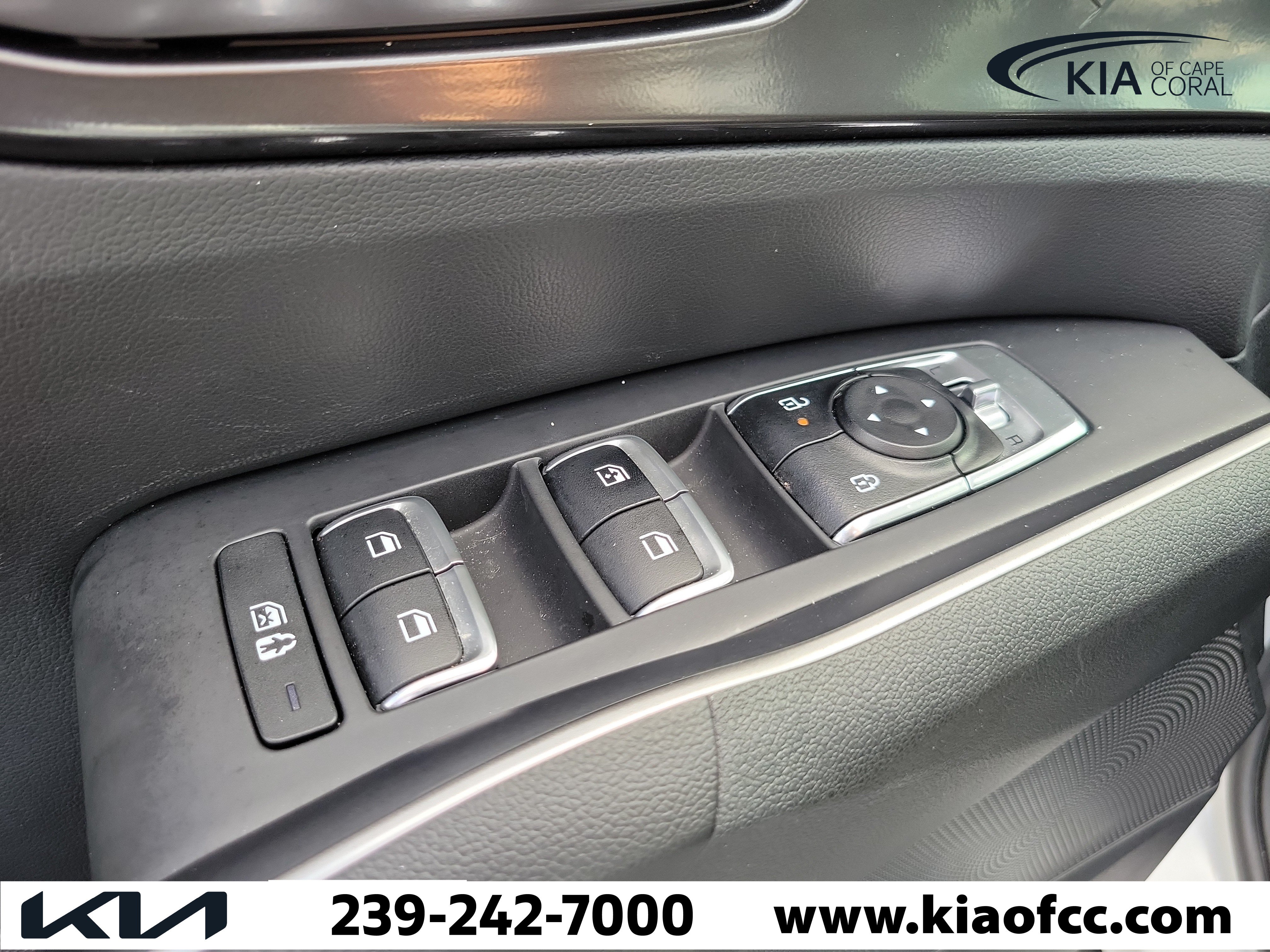 Used 2025 Kia Sorento LX FWD image 21