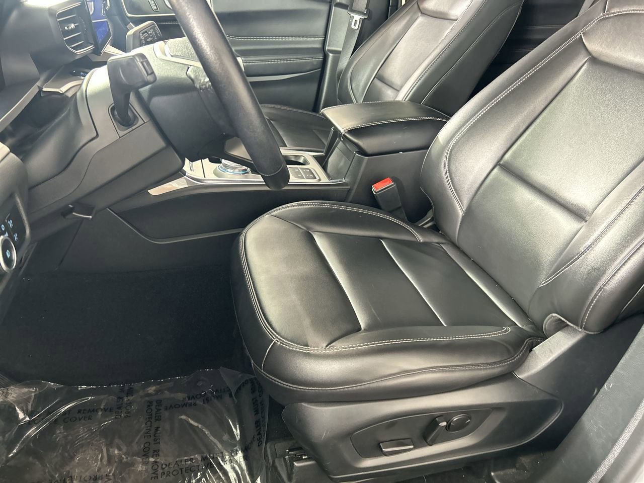 Used 2024 Ford Explorer XLT w/ Equipment Group 202A RWD image 20
