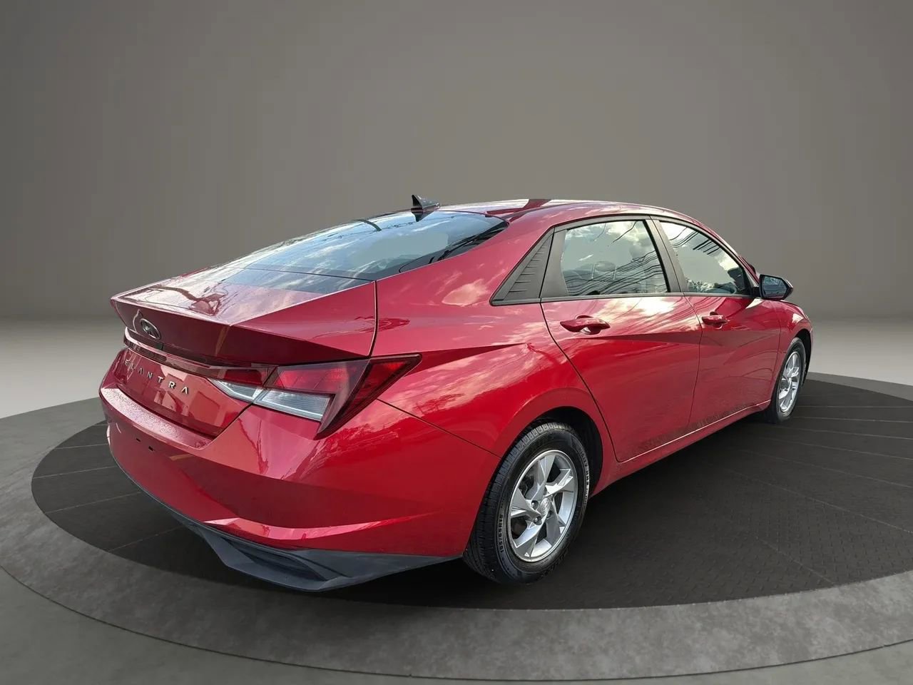Used 2021 Hyundai Elantra SE image 5
