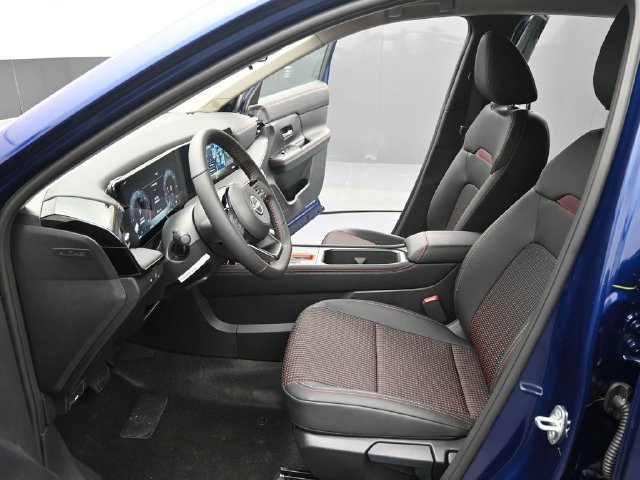 New 2026 Nissan Kicks SR FWD image 25