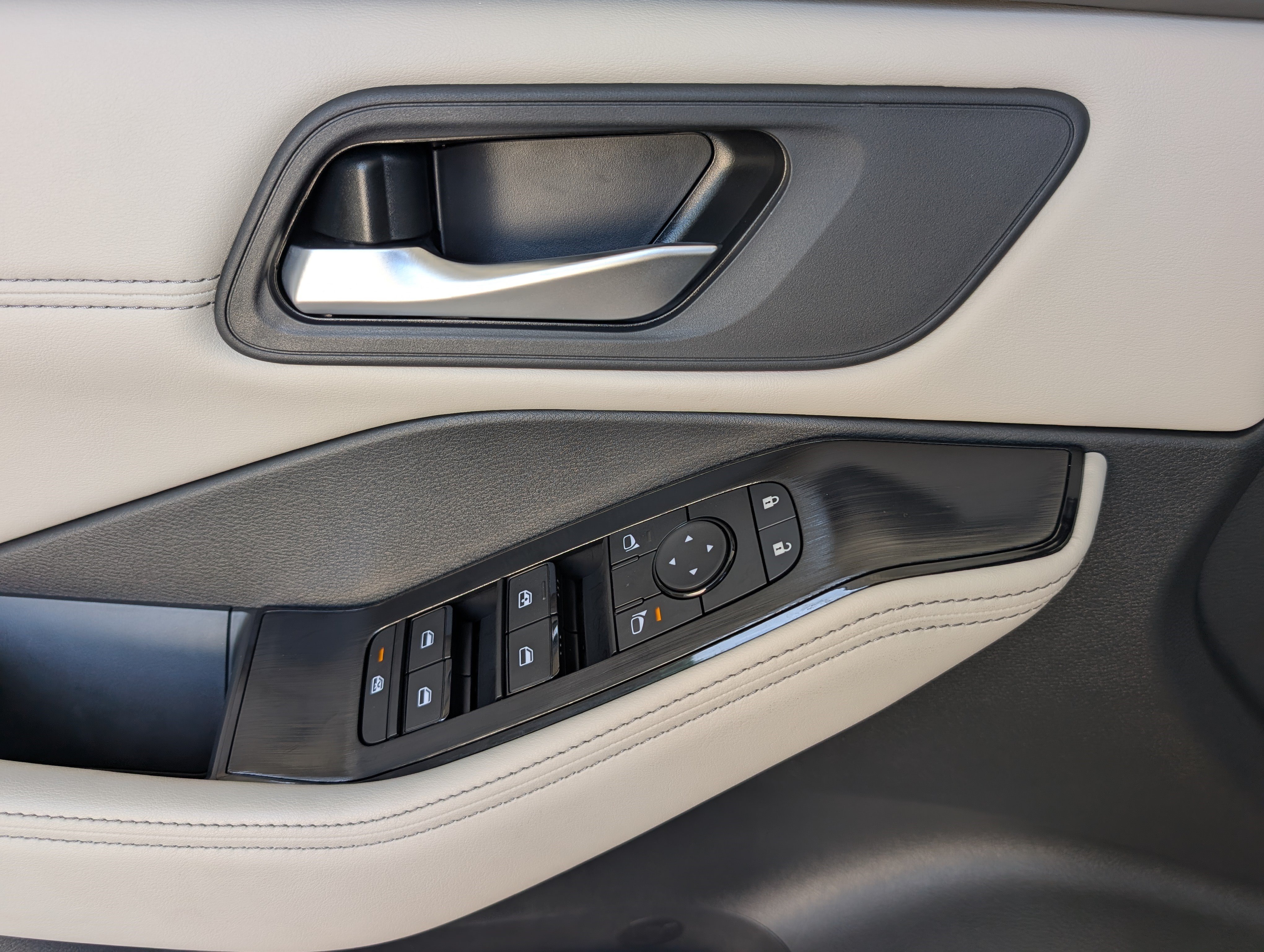 Used 2026 Nissan Rogue Dark Armor FWD image 16