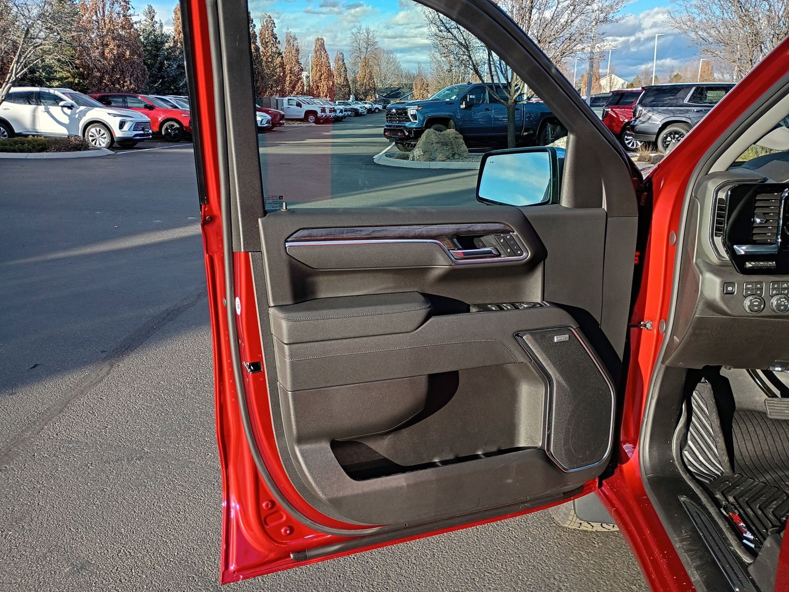 New 2026 Chevrolet Silverado 1500 LTZ w/ LTZ Premium Package image 32