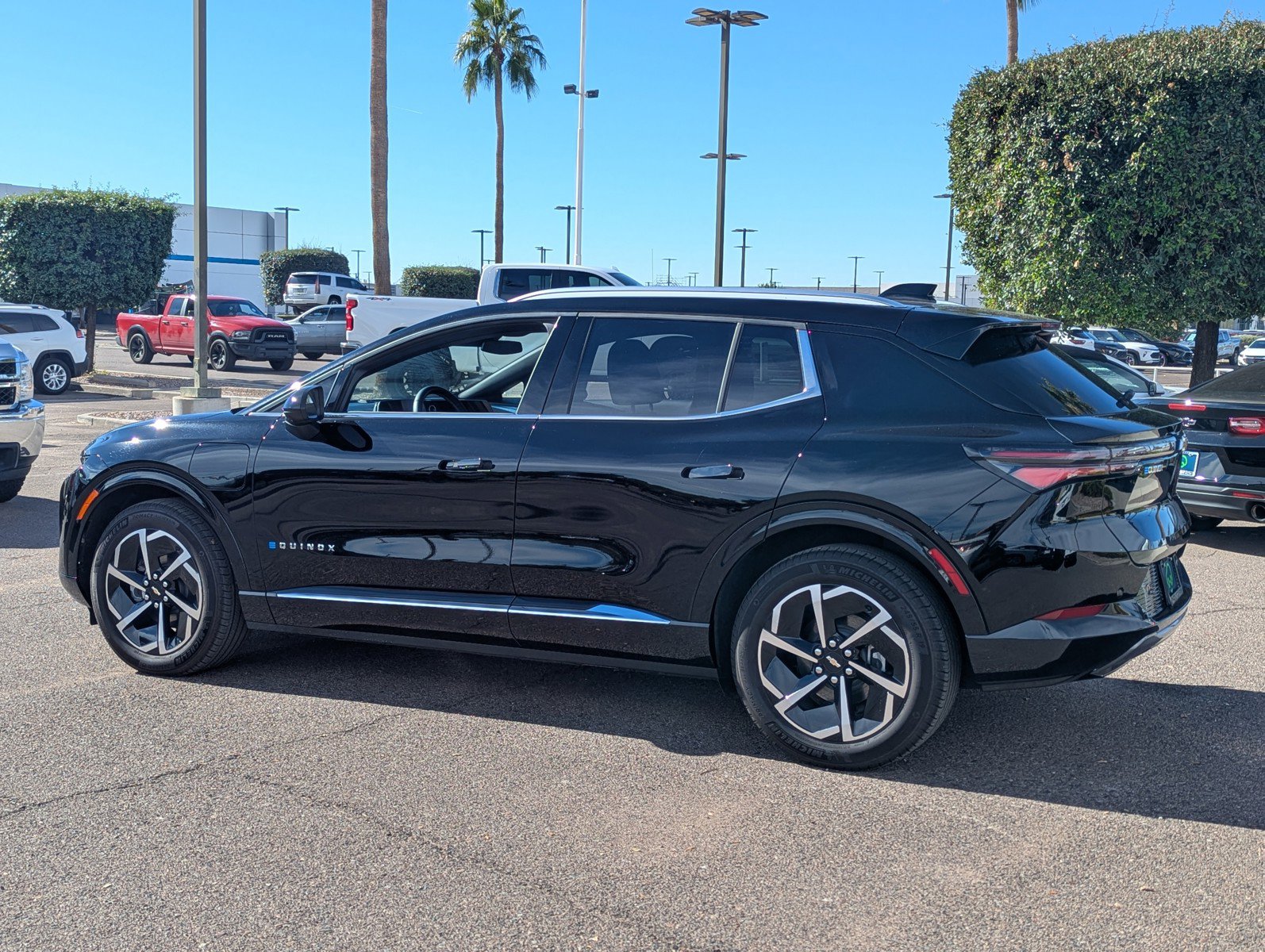 Certified 2025 Chevrolet Equinox EV LT w/ Convenience Package image 4