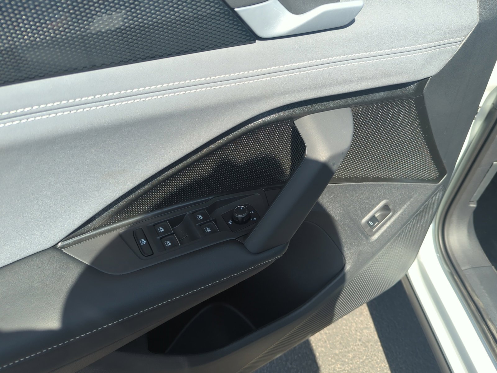 New 2025 Volkswagen Tiguan SE image 13