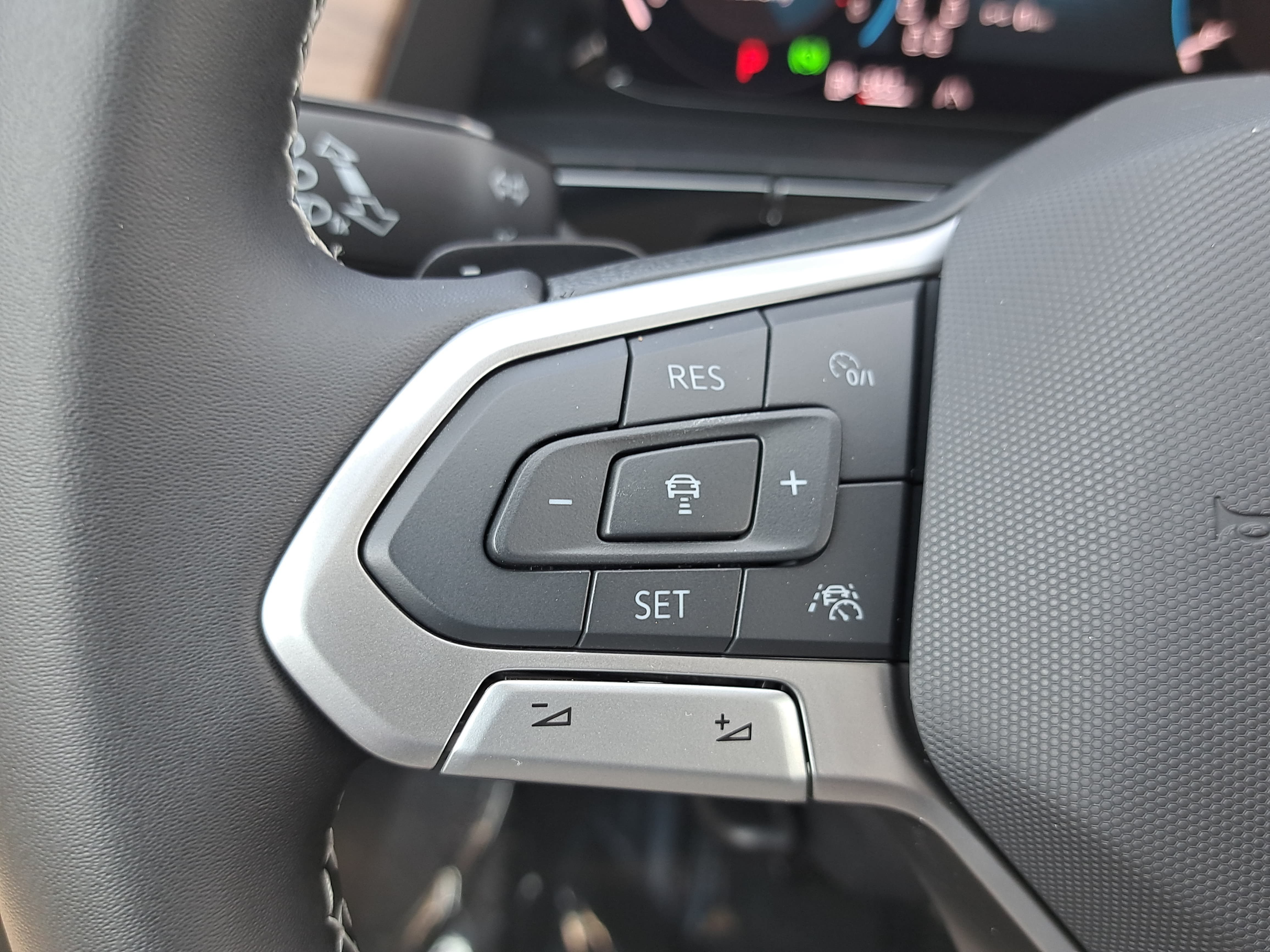 New 2026 Volkswagen Atlas SE FWD image 18