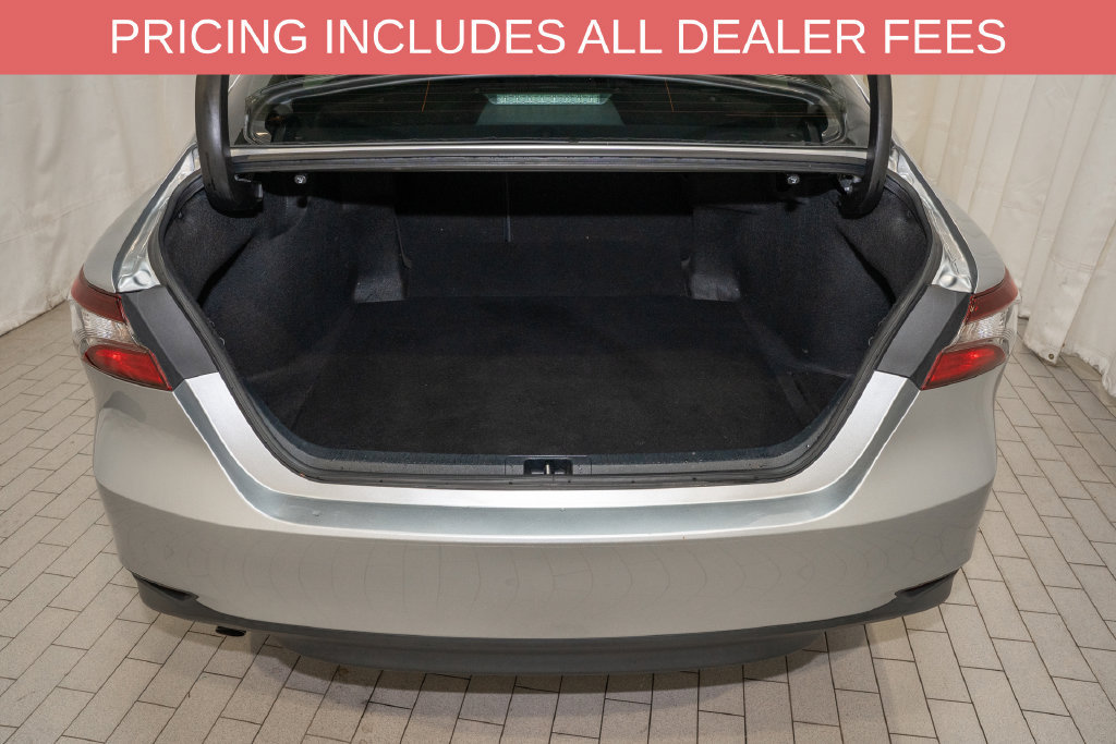 Used 2022 Toyota Camry LE FWD image 5