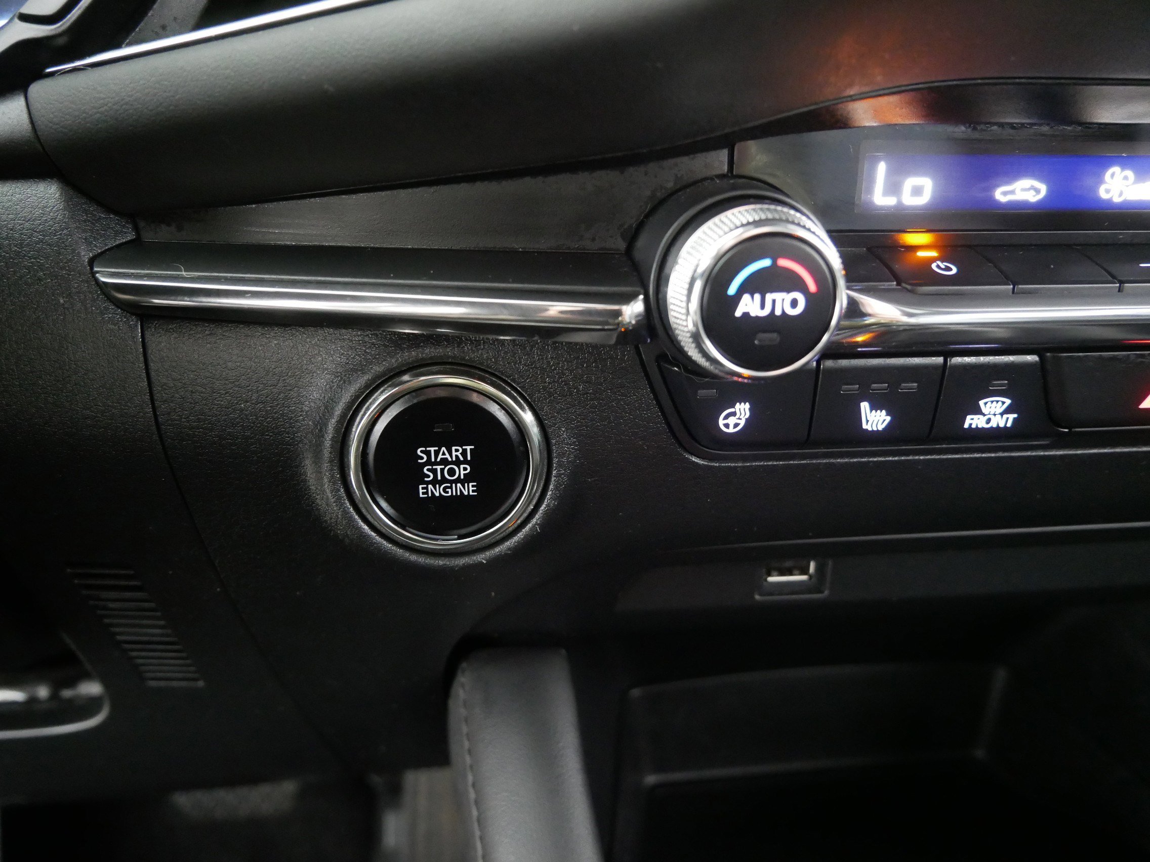 Used 2021 MAZDA MAZDA3 Hatchback w/Premium Plus Pkg image 29