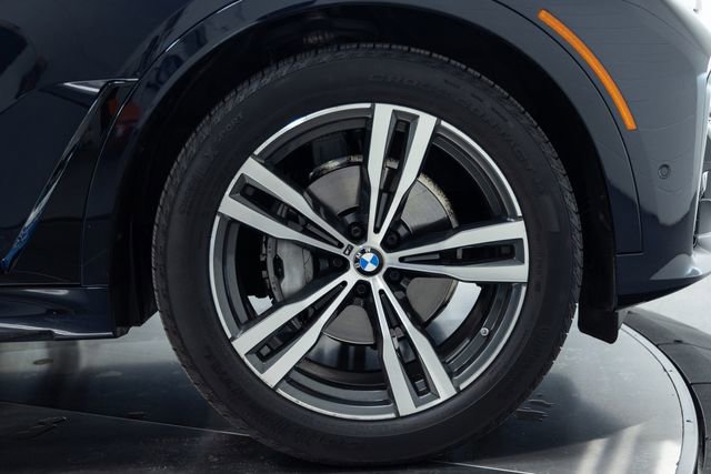 Used 2022 BMW X7 xDrive40i w/ M Sport Package AWD/4WD image 27