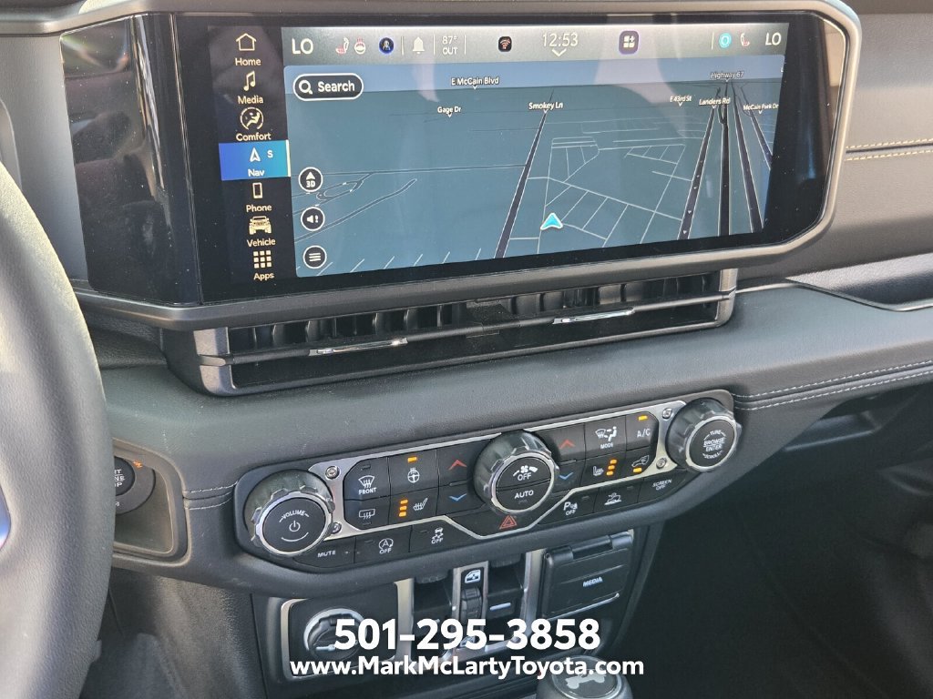 Used 2025 Jeep Wrangler Unlimited Sahara AWD/4WD image 17