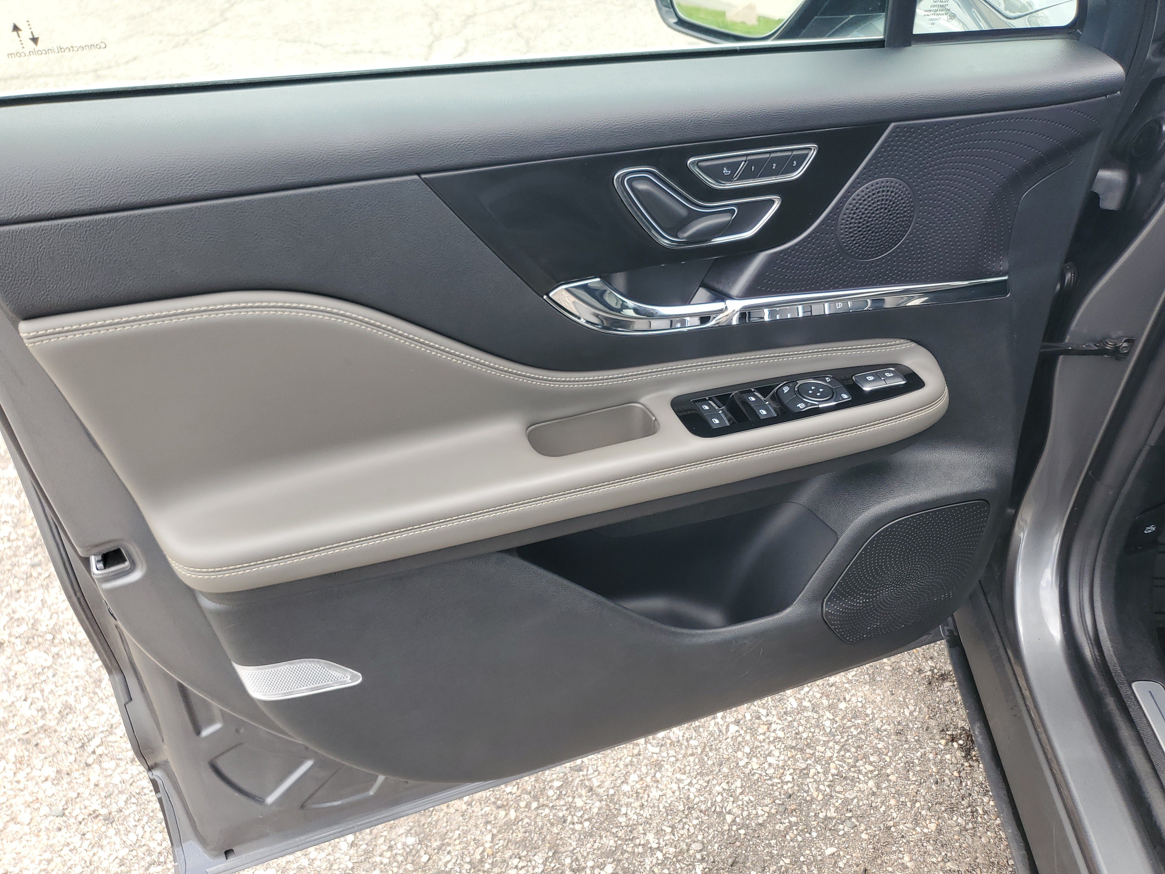Certified 2024 Lincoln Corsair AWD w/ Equipment Group 101A image 10